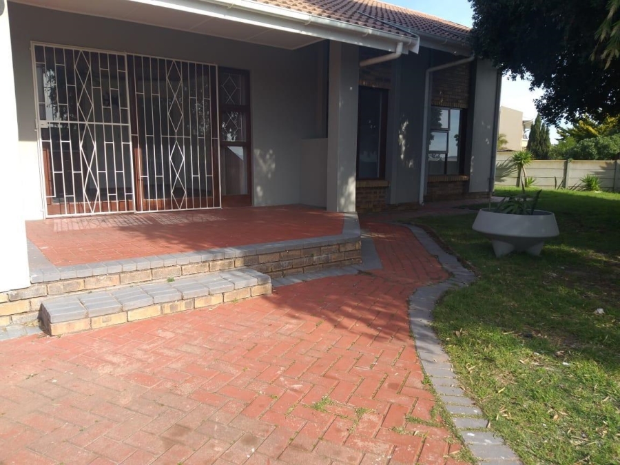 To Let 3 Bedroom Property for Rent in Heiderand Western Cape